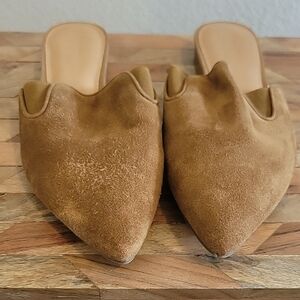 Size 6.5 tan Crown Vintage suede mules